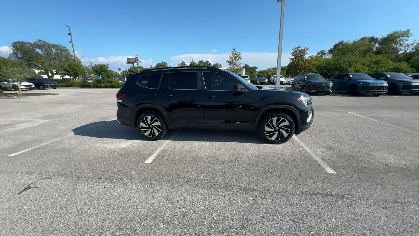 2024 Volkswagen Atlas 2.0T SE w/Technology