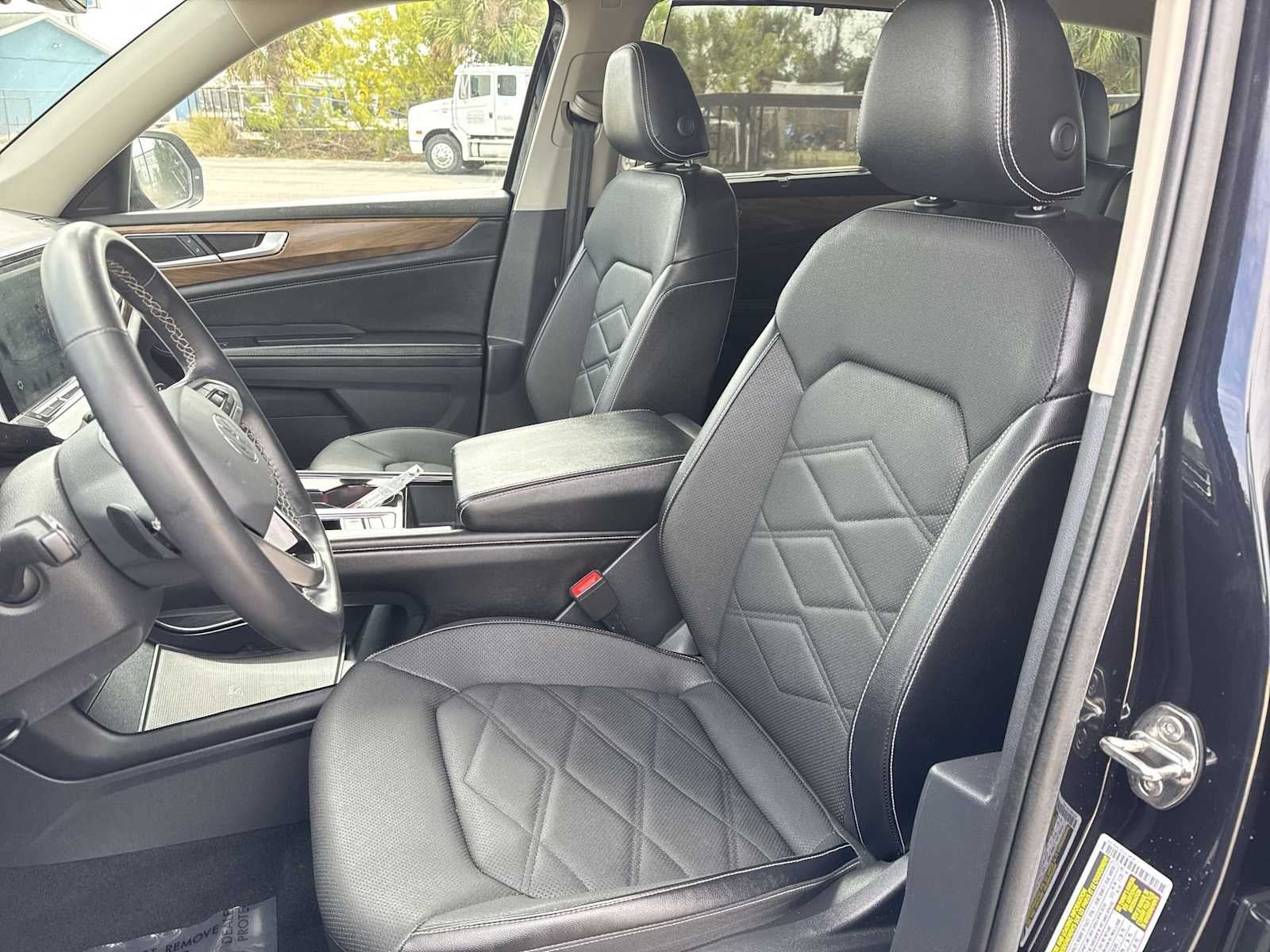 2024 Volkswagen Atlas 2.0T SE w/Technology