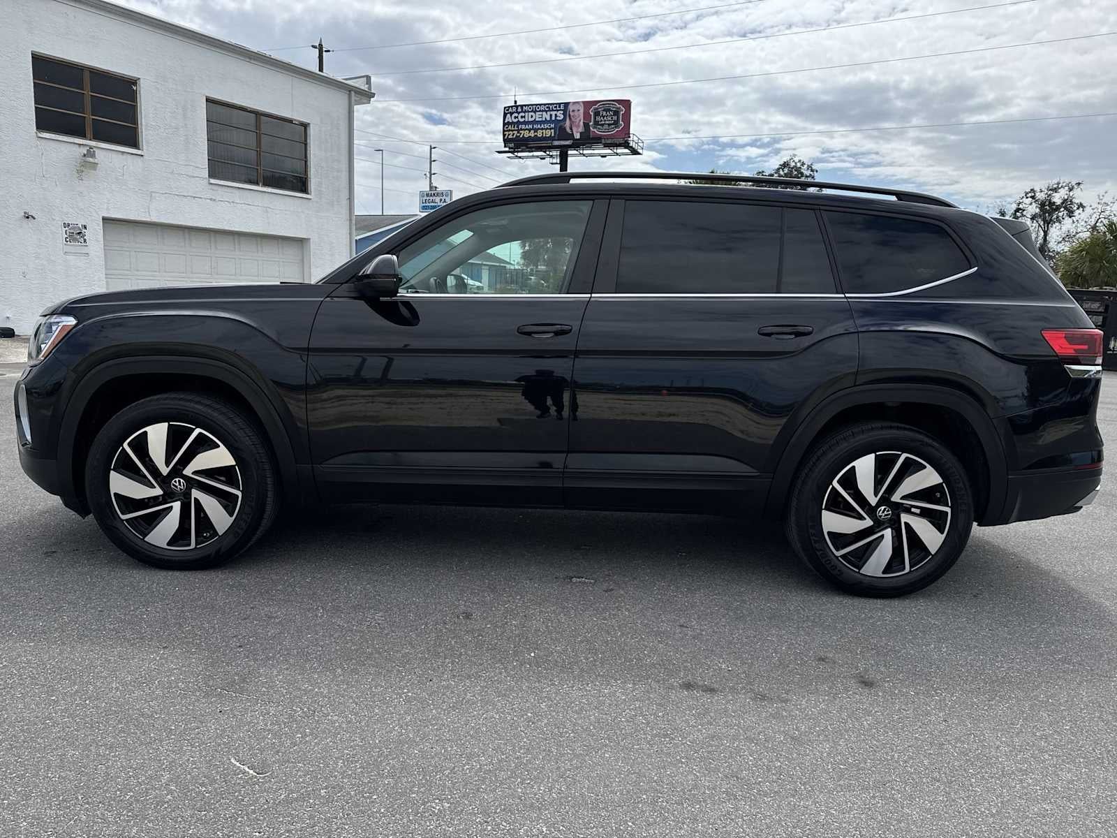 2024 Volkswagen Atlas 2.0T SE w/Technology