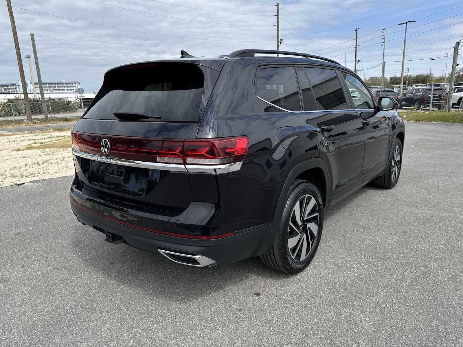 2024 Volkswagen Atlas 2.0T SE w/Technology