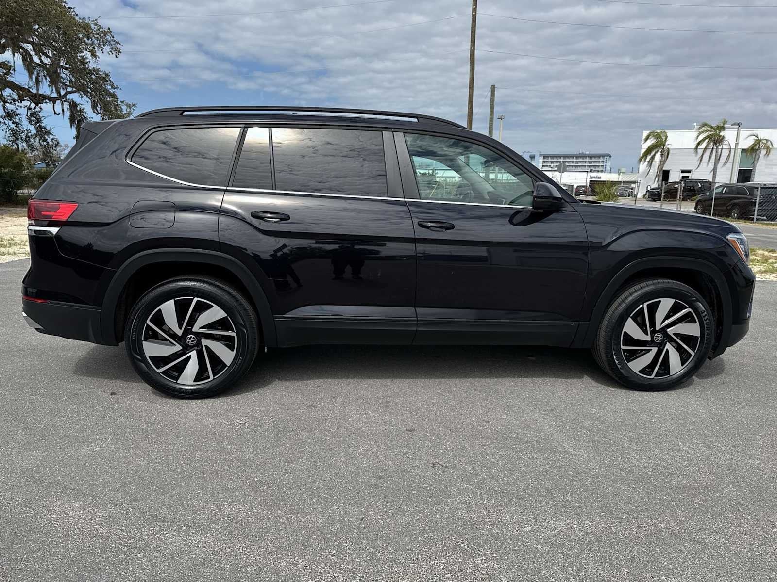 2024 Volkswagen Atlas 2.0T SE w/Technology