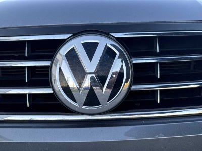 2018 Volkswagen Passat R-Line