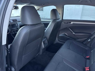 2018 Volkswagen Passat R-Line