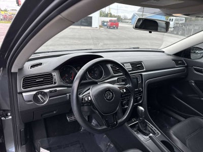 2018 Volkswagen Passat R-Line