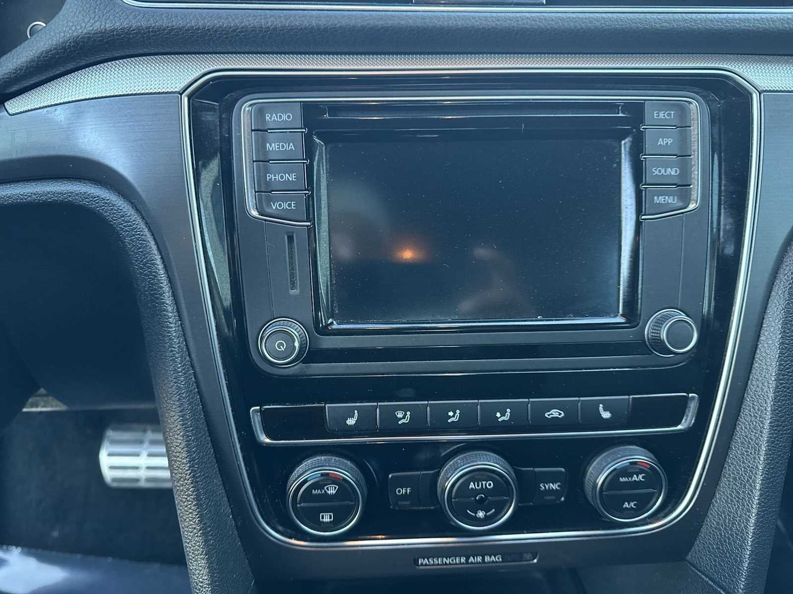 2018 Volkswagen Passat R-Line