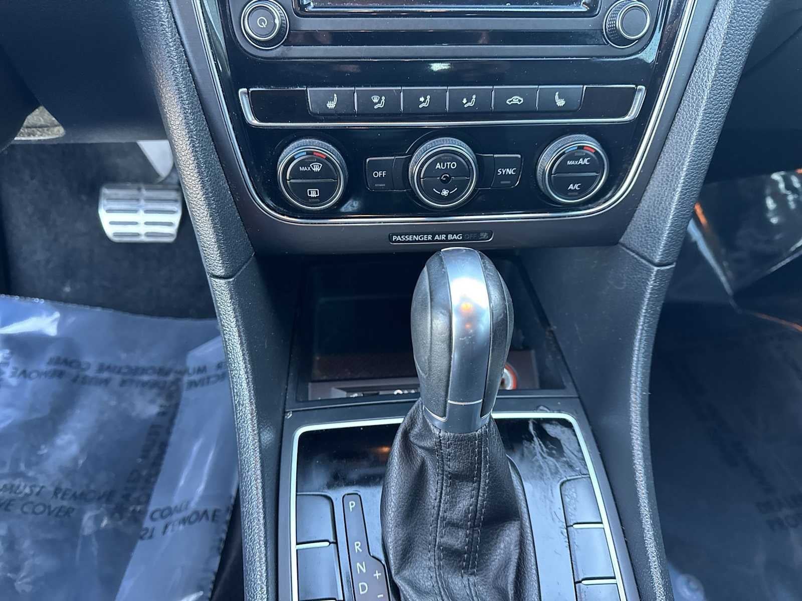 2018 Volkswagen Passat R-Line