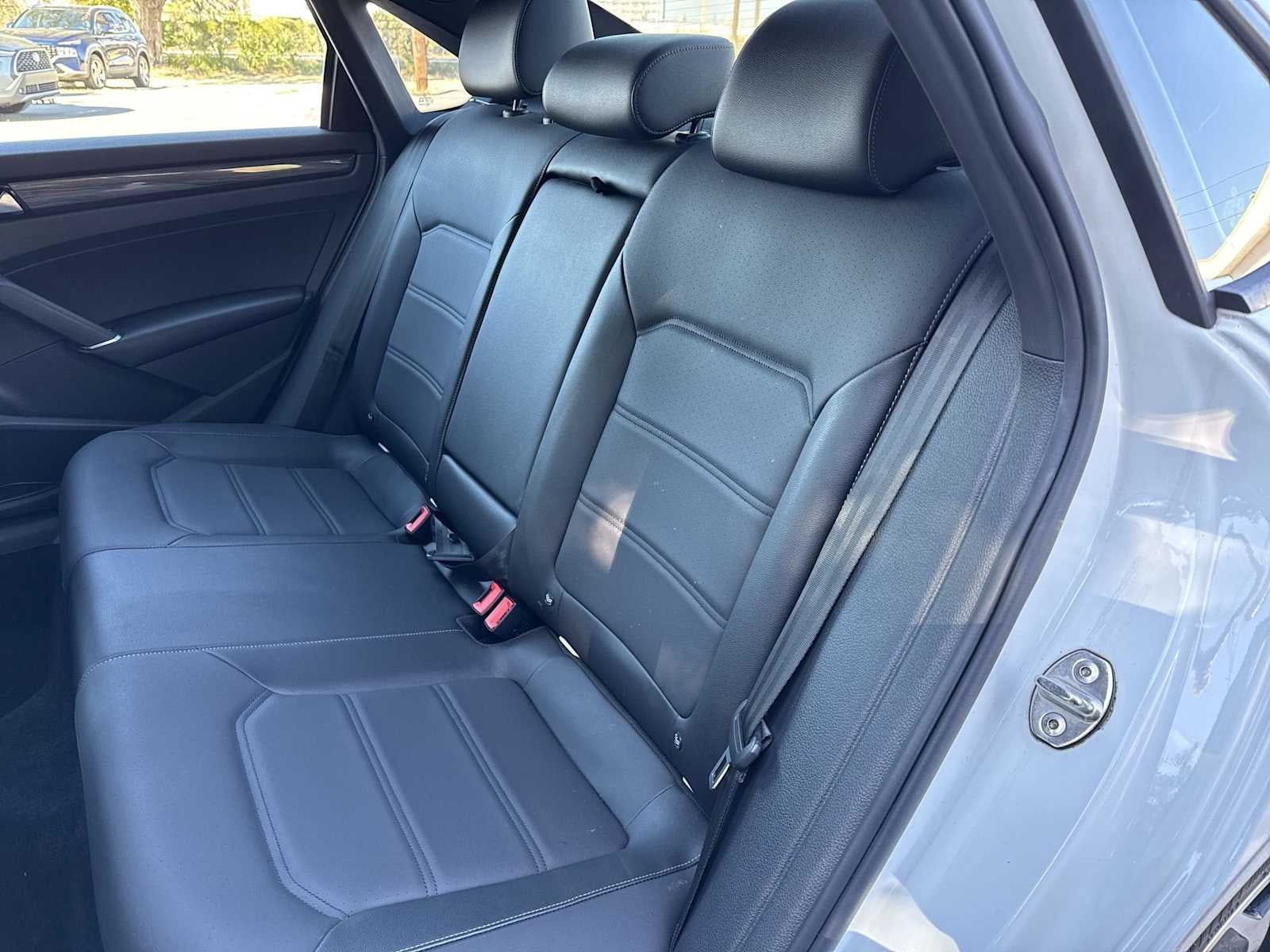 2022 Volkswagen Passat 2.0T R-Line