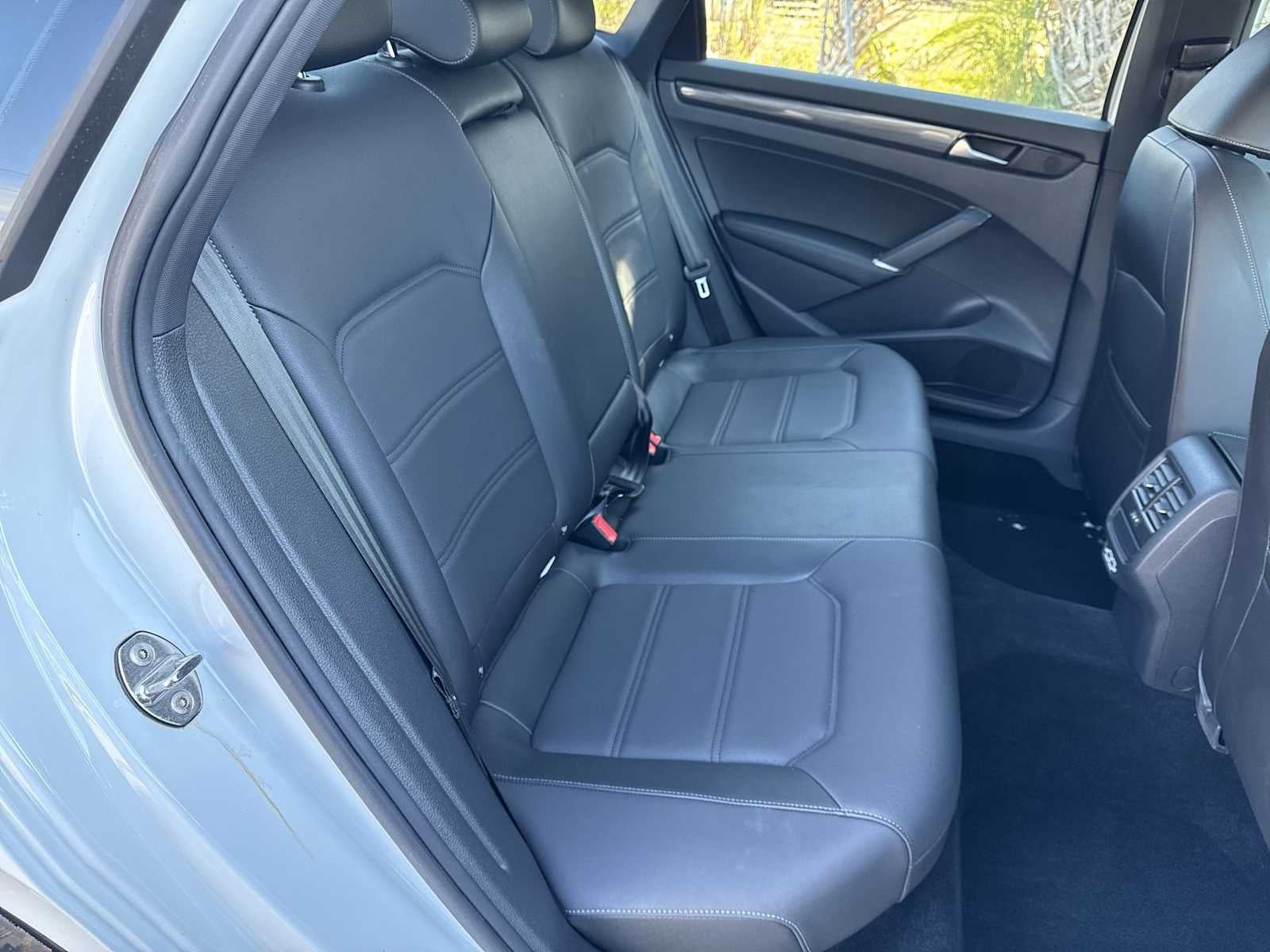 2022 Volkswagen Passat 2.0T R-Line