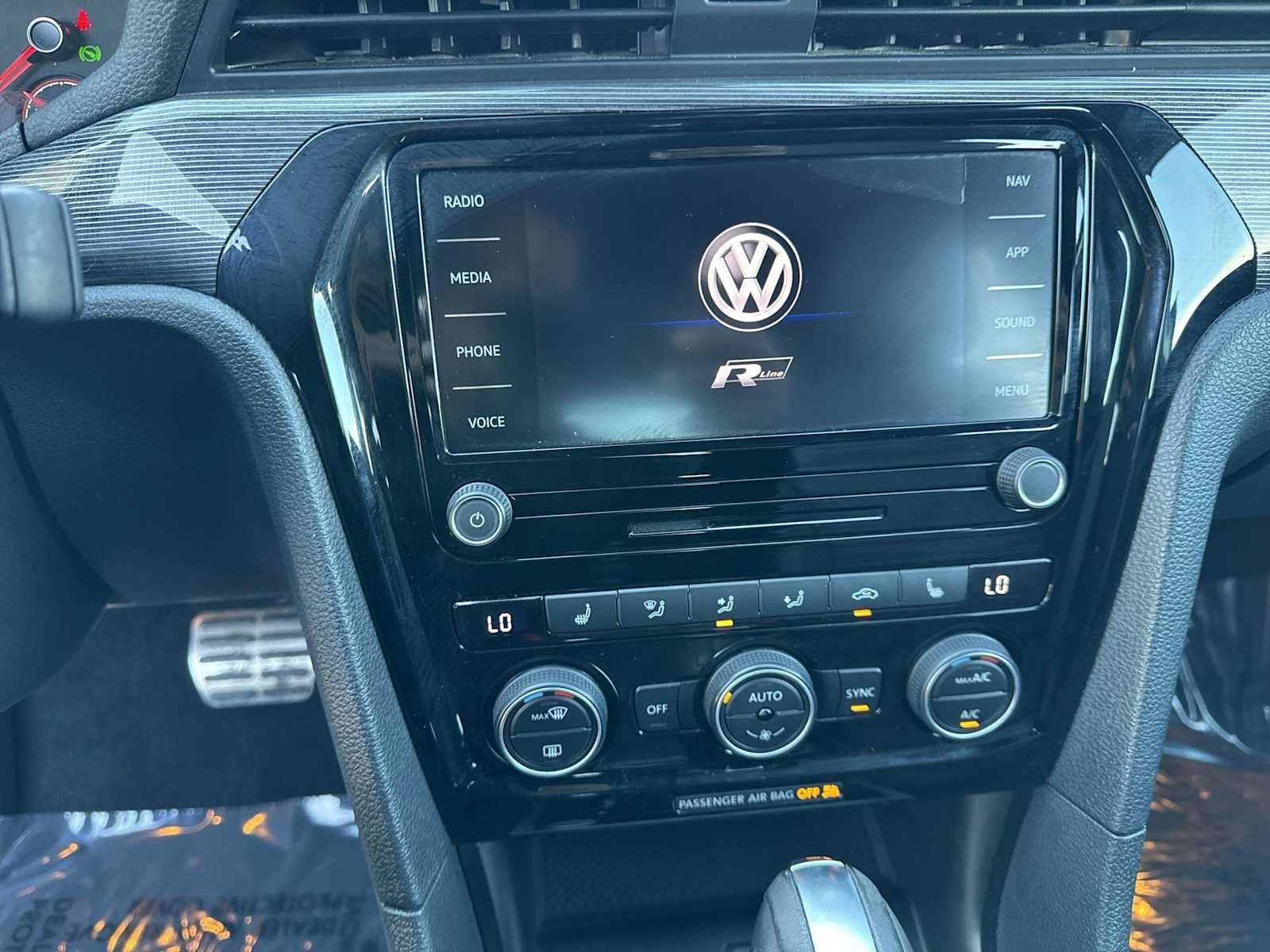 2022 Volkswagen Passat 2.0T R-Line