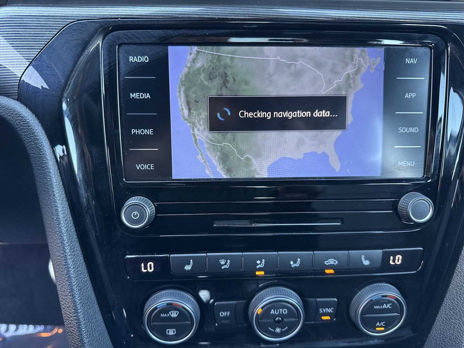 2022 Volkswagen Passat 2.0T R-Line