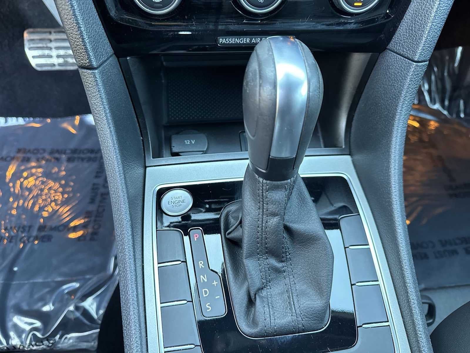 2022 Volkswagen Passat 2.0T R-Line