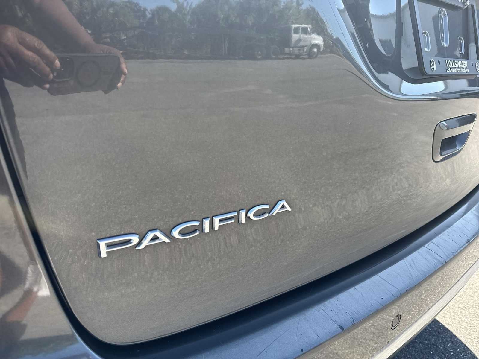 2017 Chrysler Pacifica Touring-L