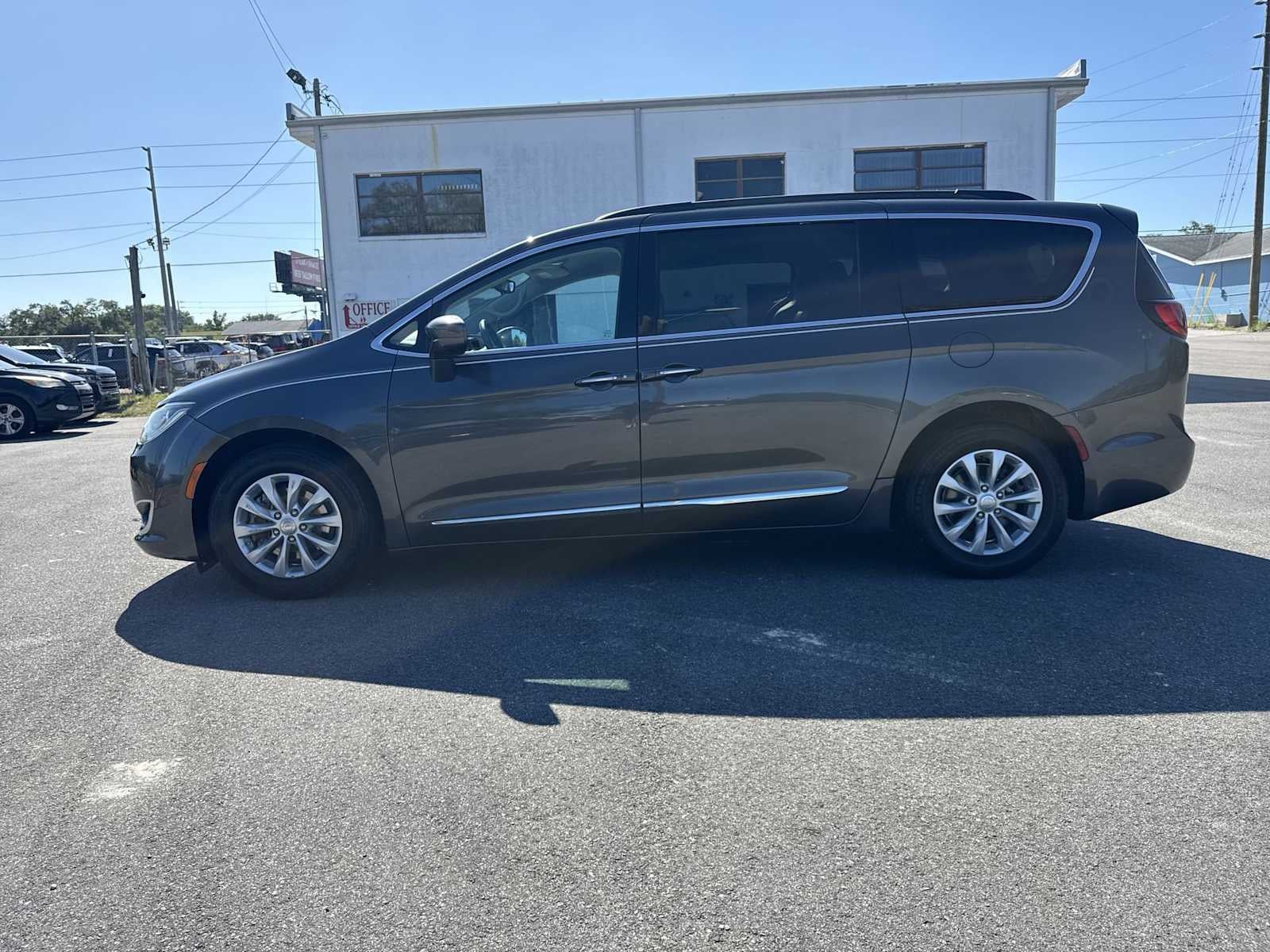 2017 Chrysler Pacifica Touring-L