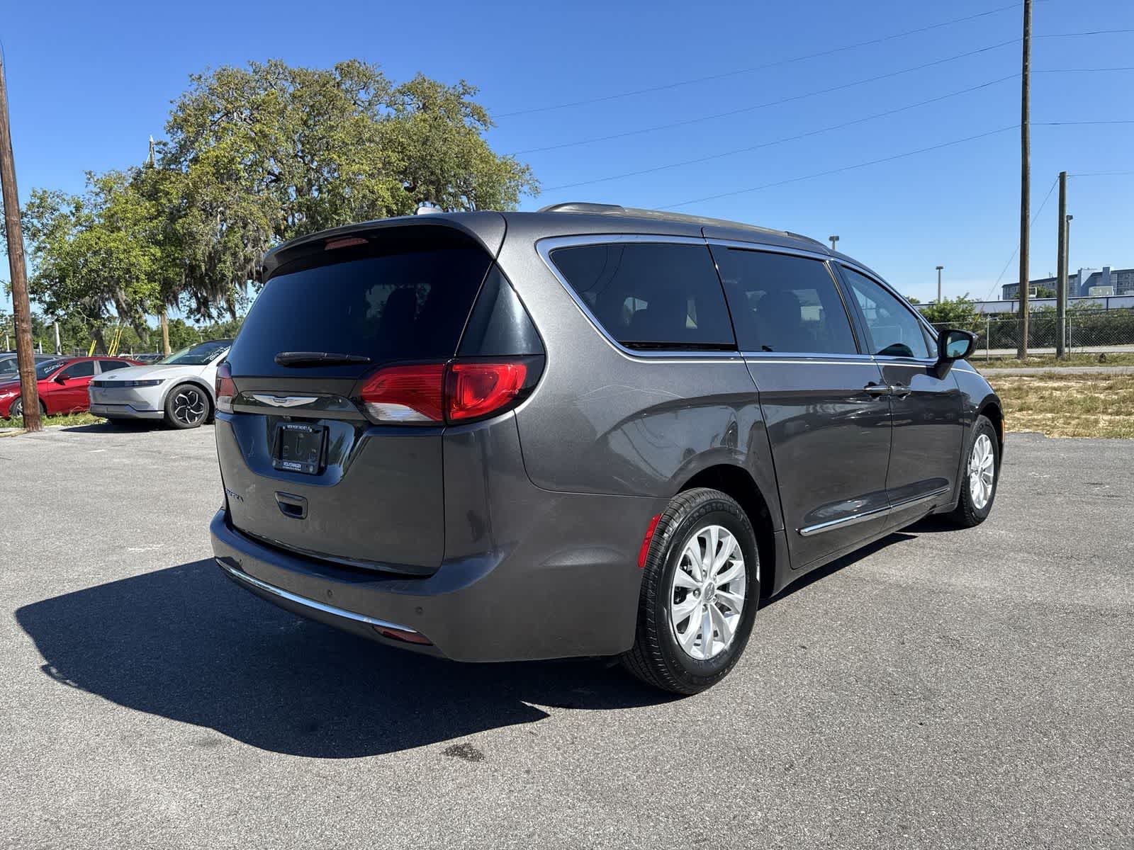 2017 Chrysler Pacifica Touring-L