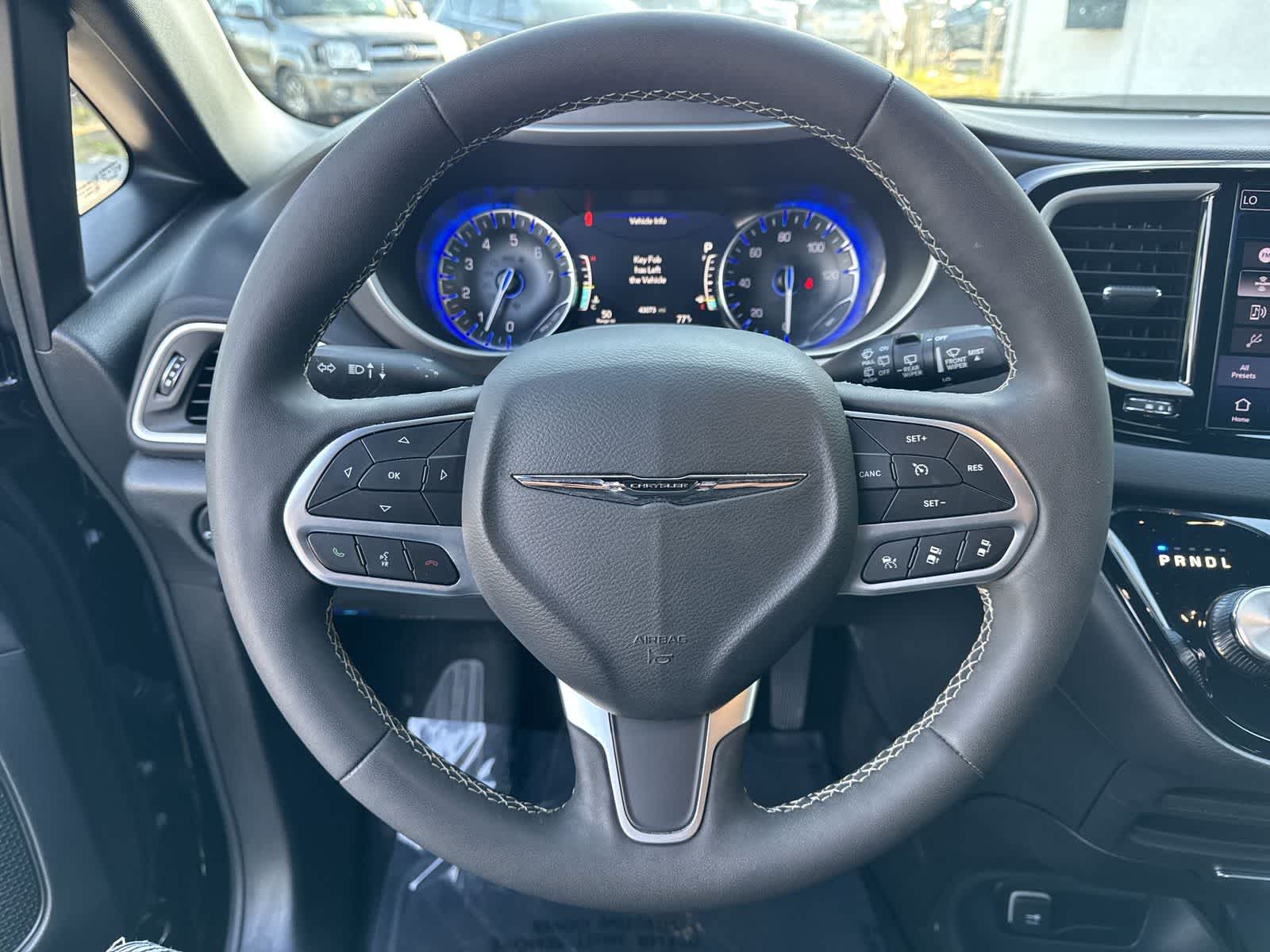 2025 Chrysler Pacifica Select