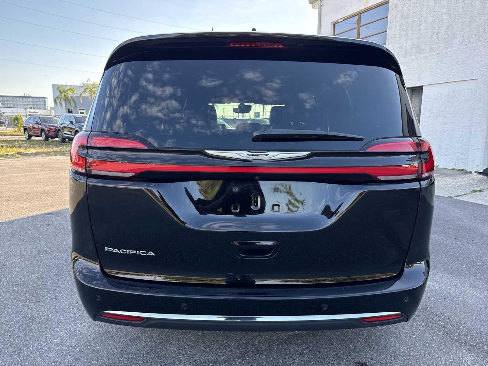 2025 Chrysler Pacifica Select