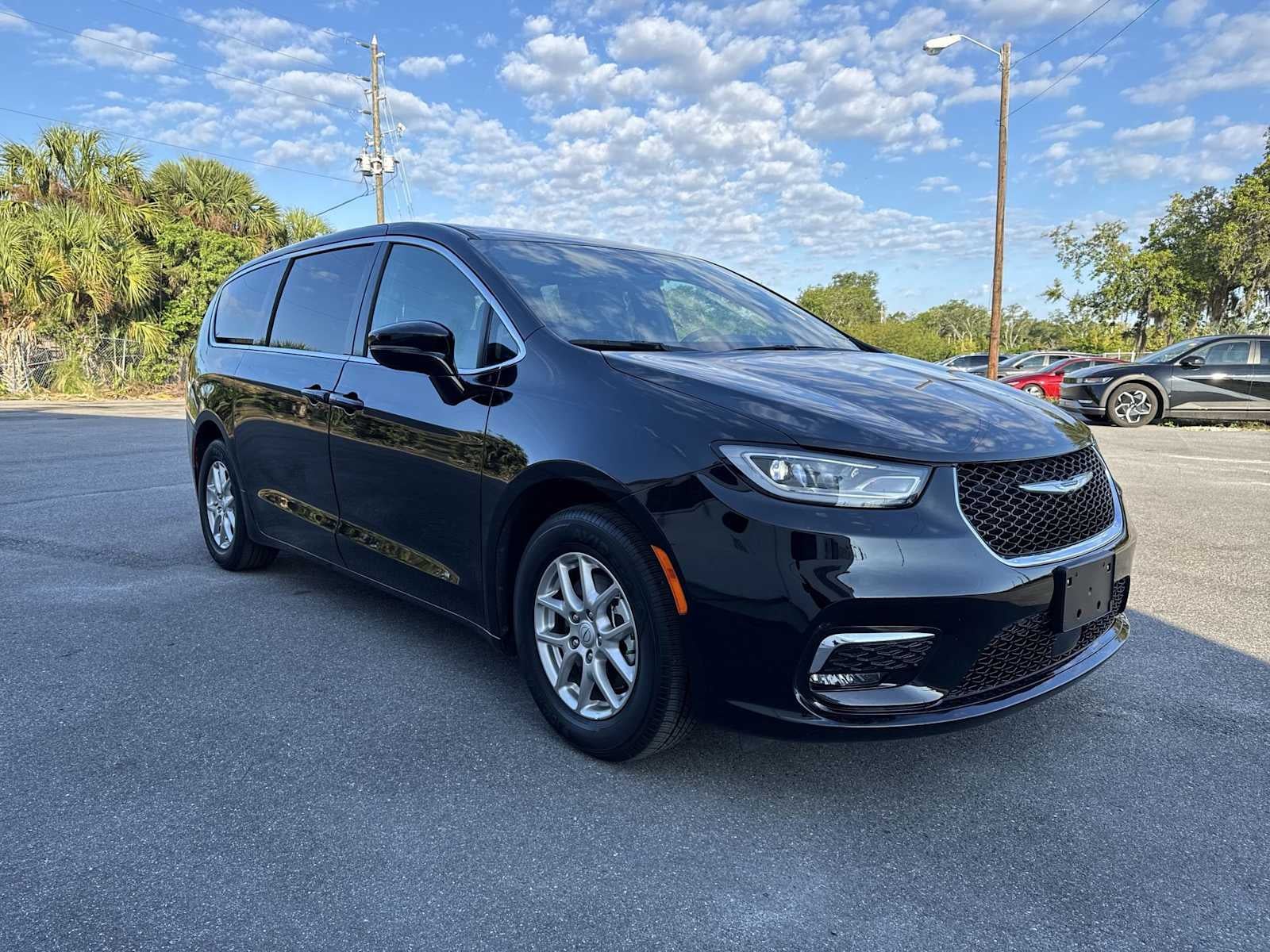 2025 Chrysler Pacifica Select