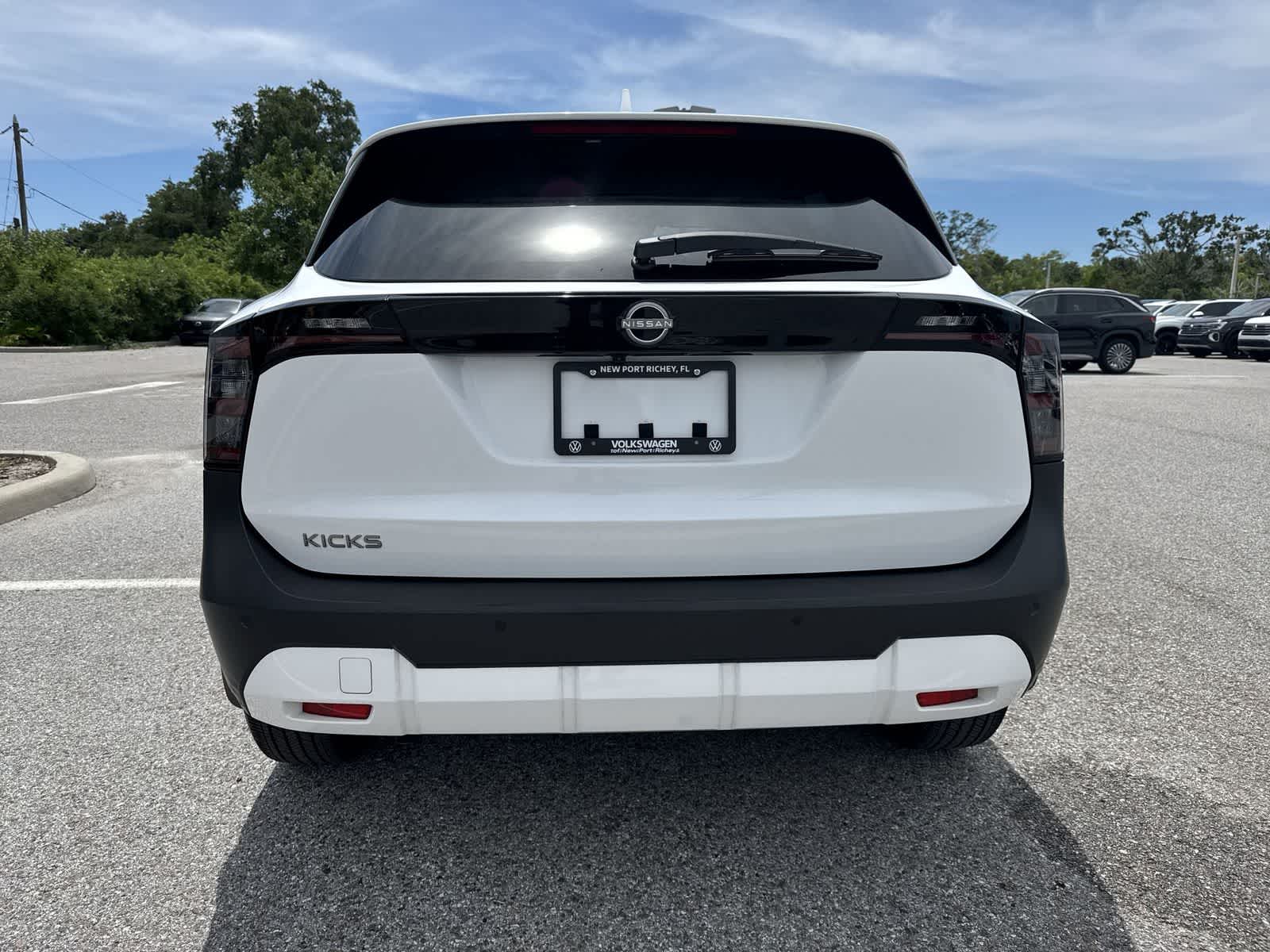 2025 Nissan Kicks SV