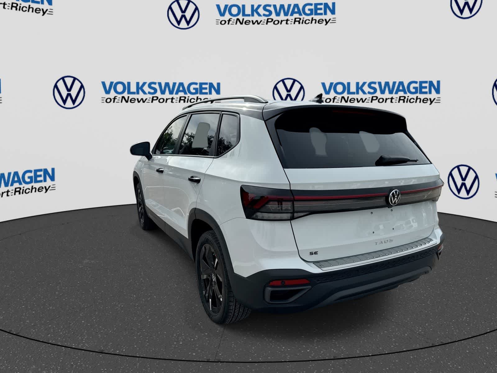 2026 Volkswagen Taos 1.5T SE Black