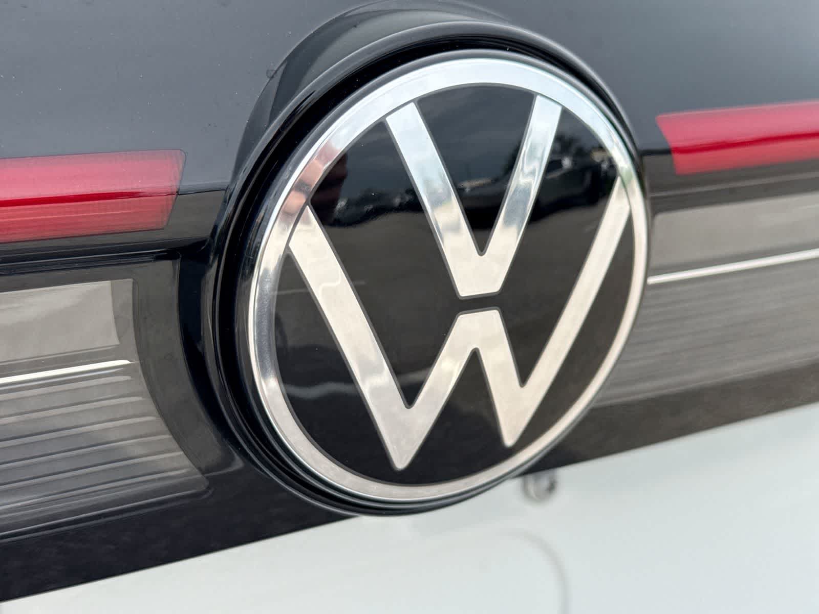 2026 Volkswagen Taos 1.5T SE Black