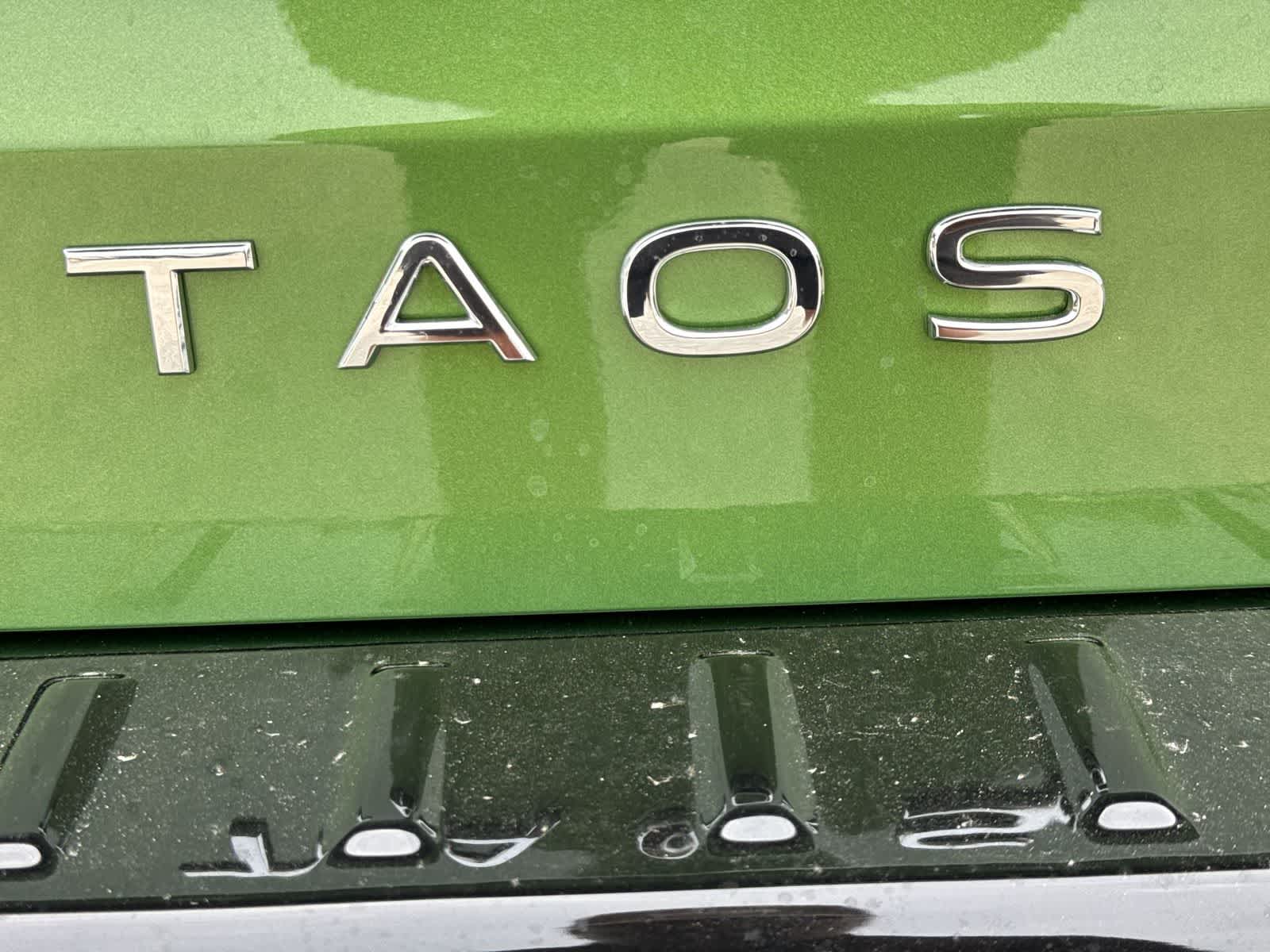 2026 Volkswagen Taos 1.5T SE Black
