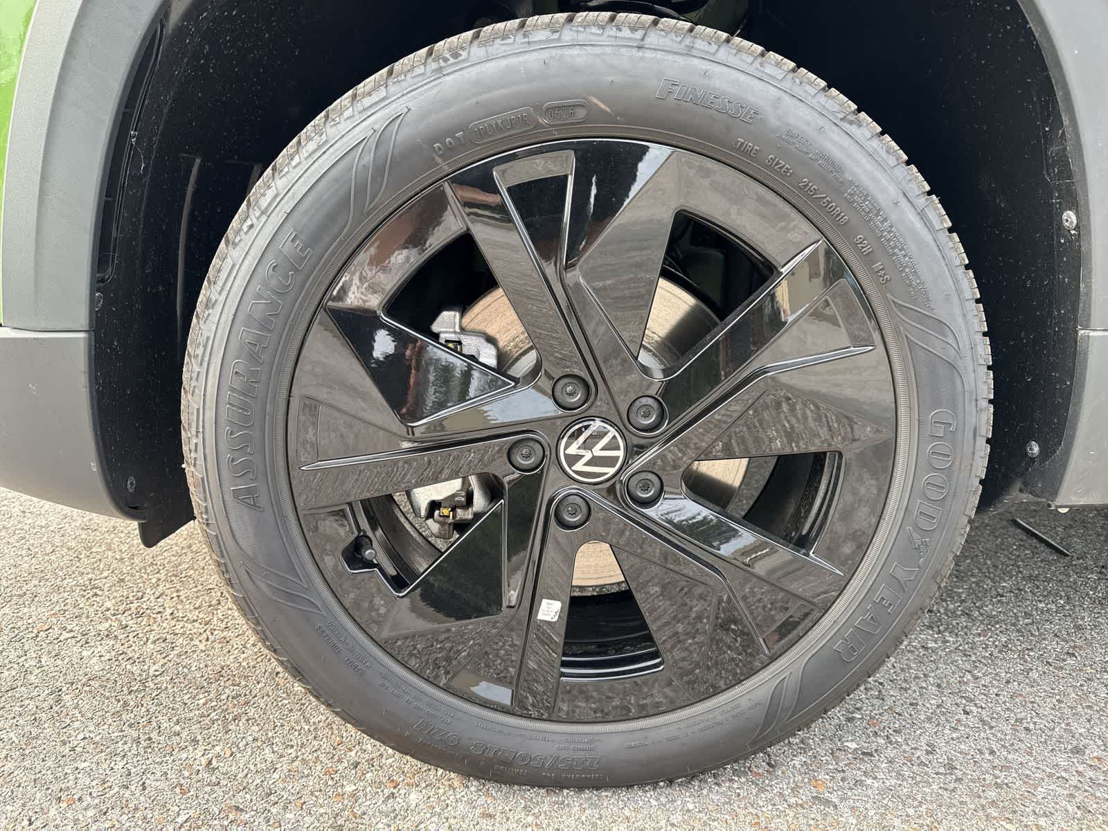 2026 Volkswagen Taos 1.5T SE Black