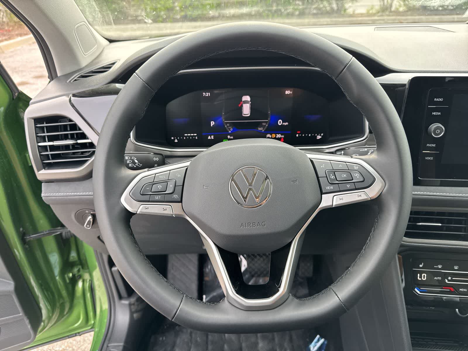 2026 Volkswagen Taos 1.5T SE Black
