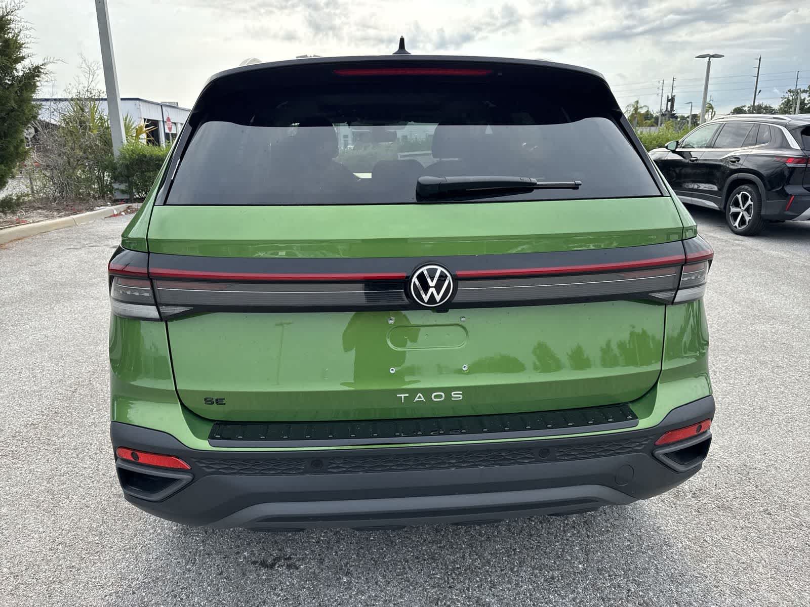 2026 Volkswagen Taos 1.5T SE Black