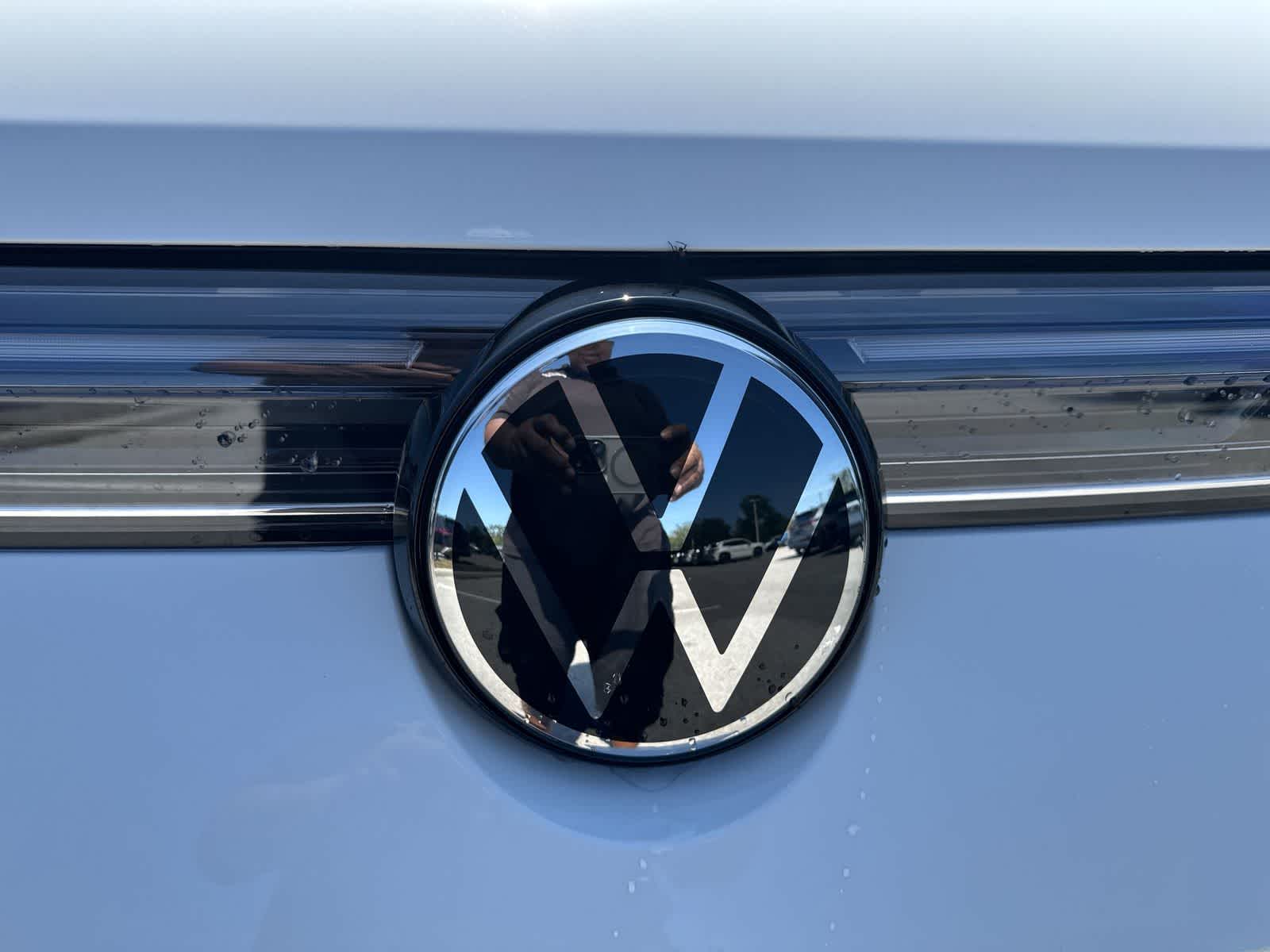2026 Volkswagen Taos 1.5T SE Black
