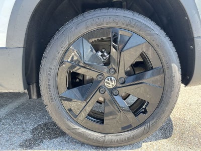 2026 Volkswagen Taos 1.5T SE Black