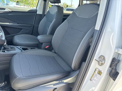 2026 Volkswagen Taos 1.5T SE Black