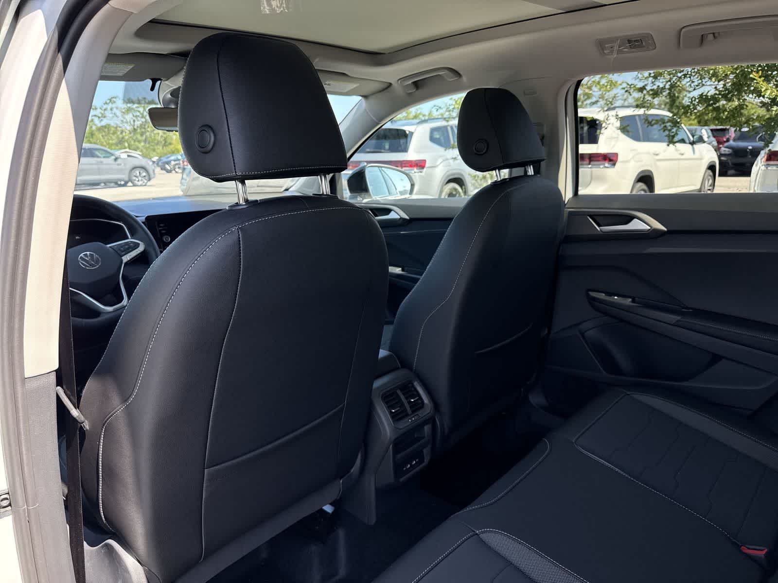 2026 Volkswagen Taos 1.5T SE Black