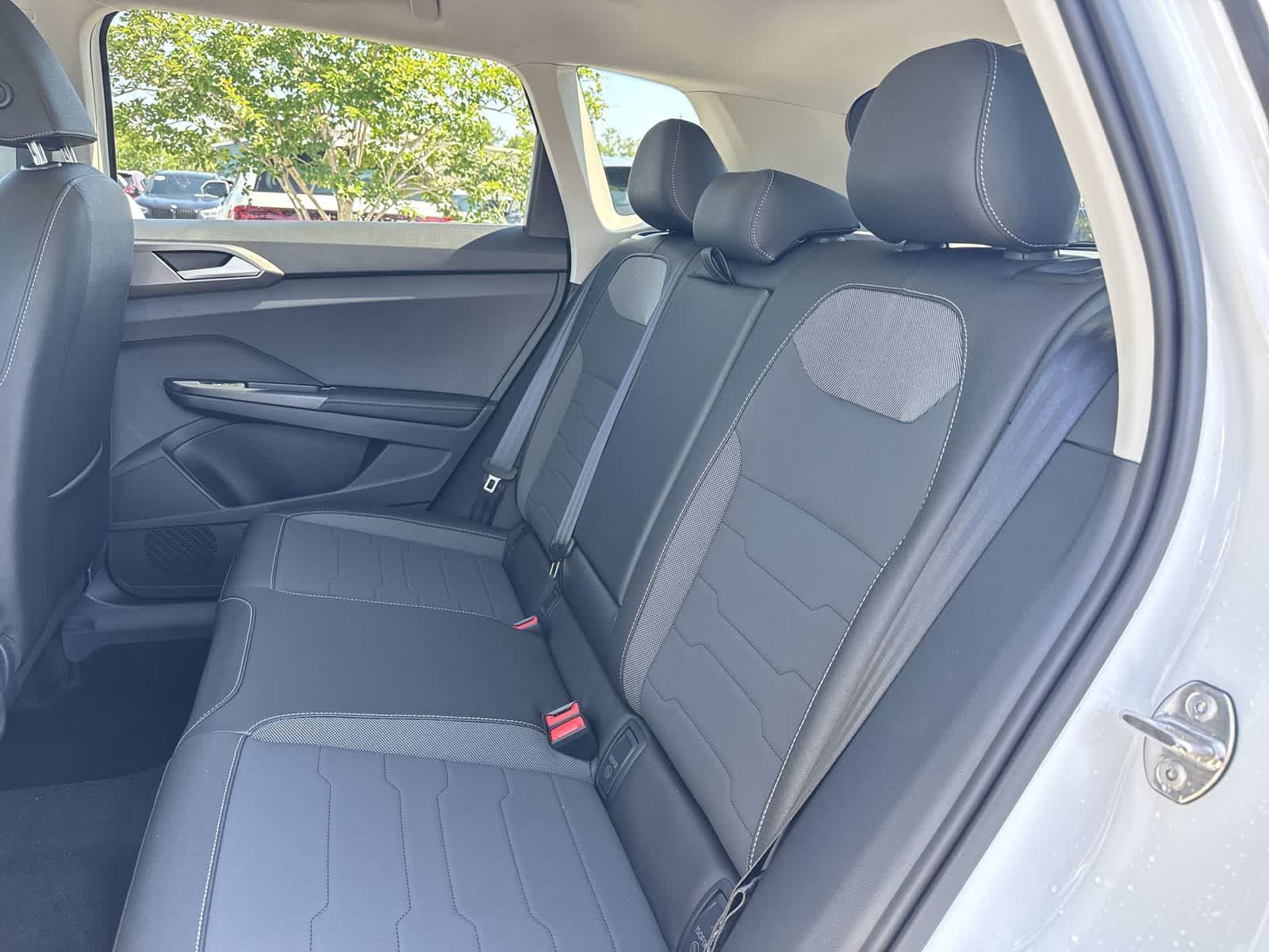 2026 Volkswagen Taos 1.5T SE Black