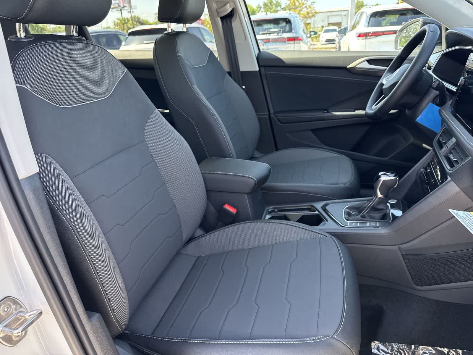 2026 Volkswagen Taos 1.5T SE Black