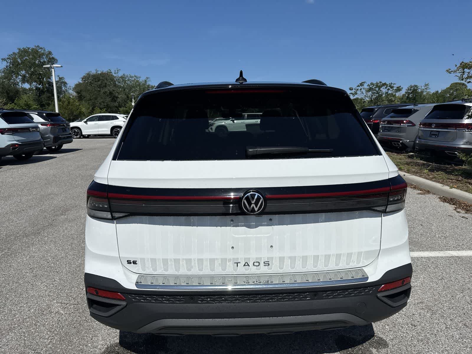 2026 Volkswagen Taos 1.5T SE Black