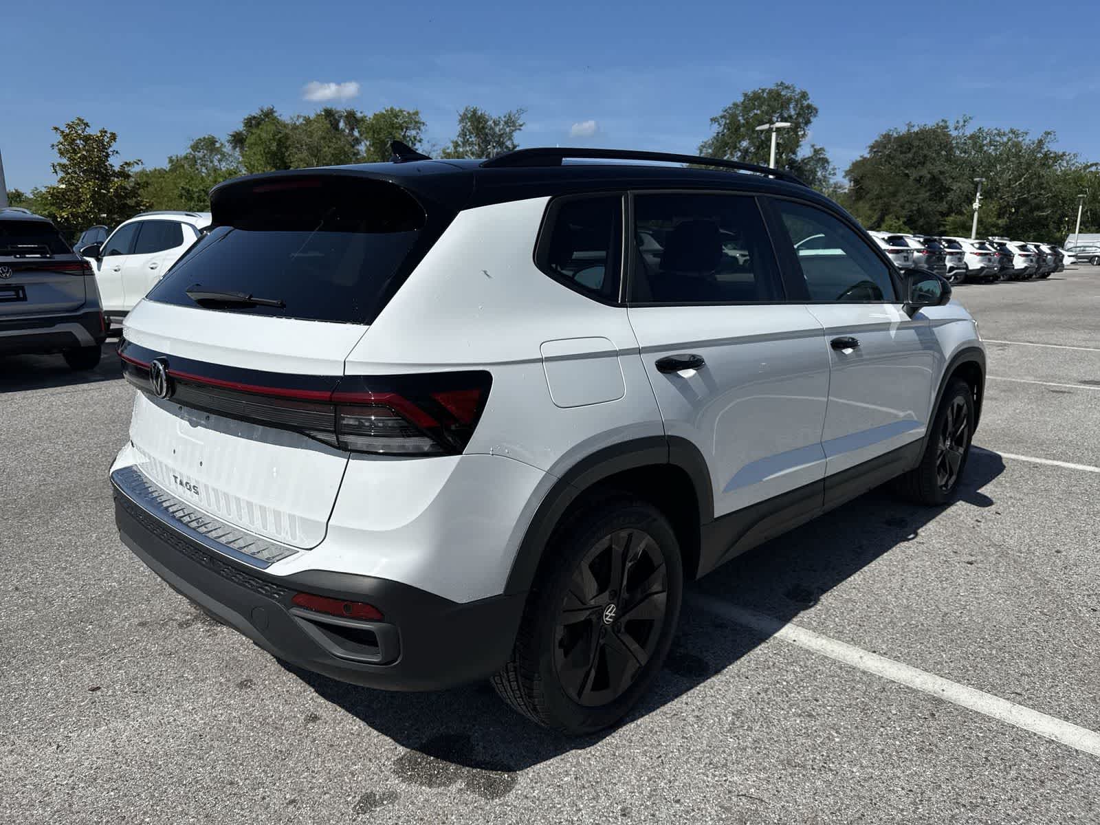 2026 Volkswagen Taos 1.5T SE Black