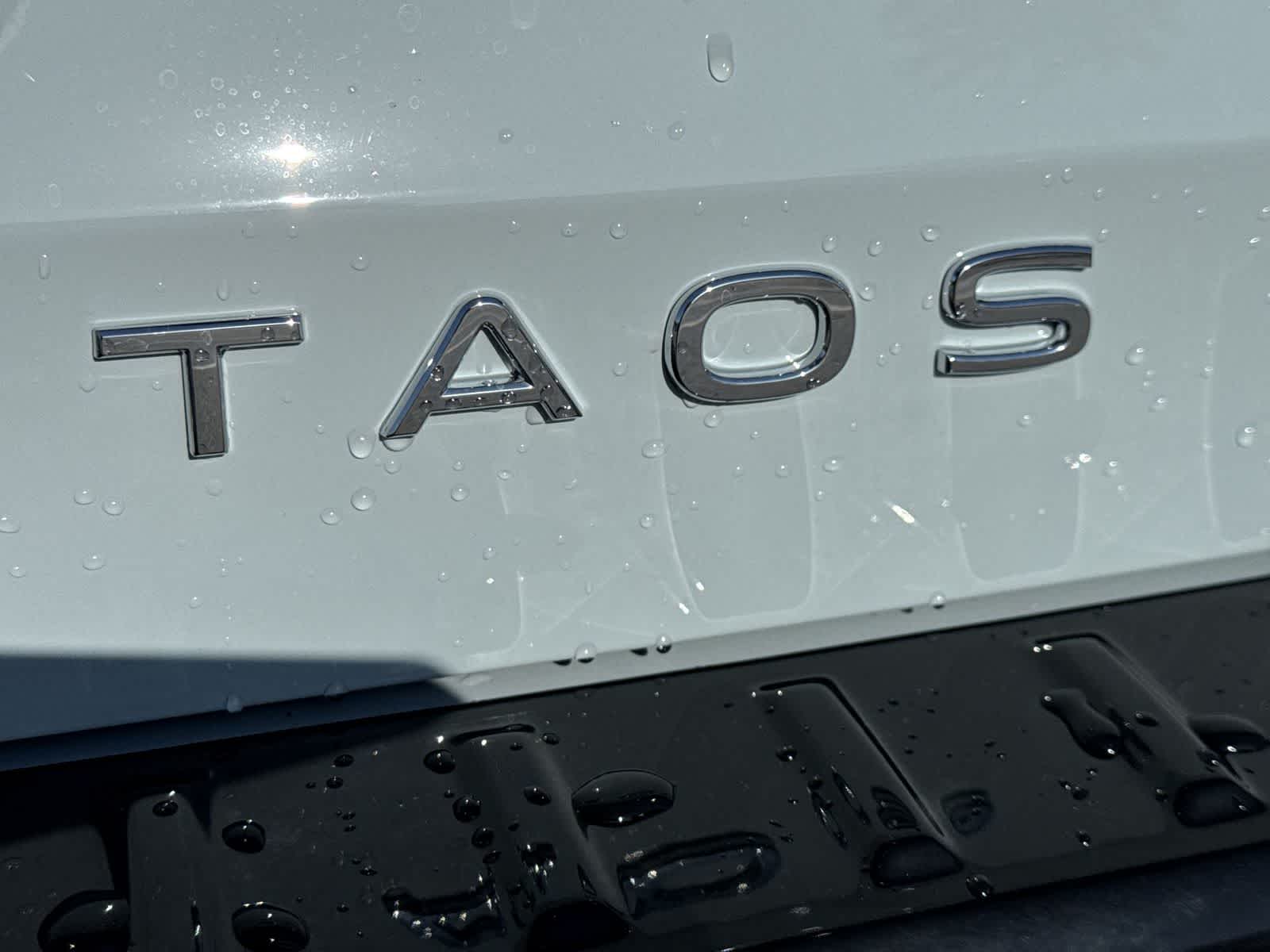 2026 Volkswagen Taos 1.5T SE Black
