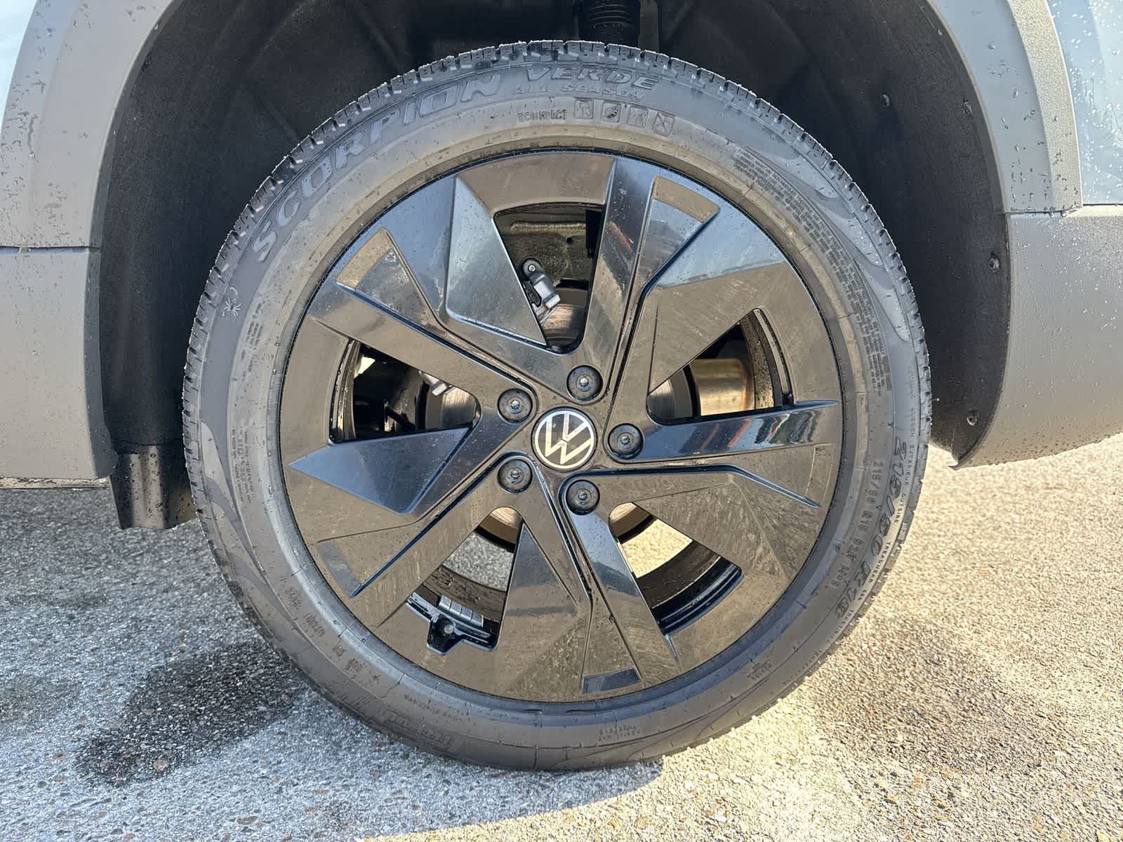 2026 Volkswagen Taos 1.5T SE Black