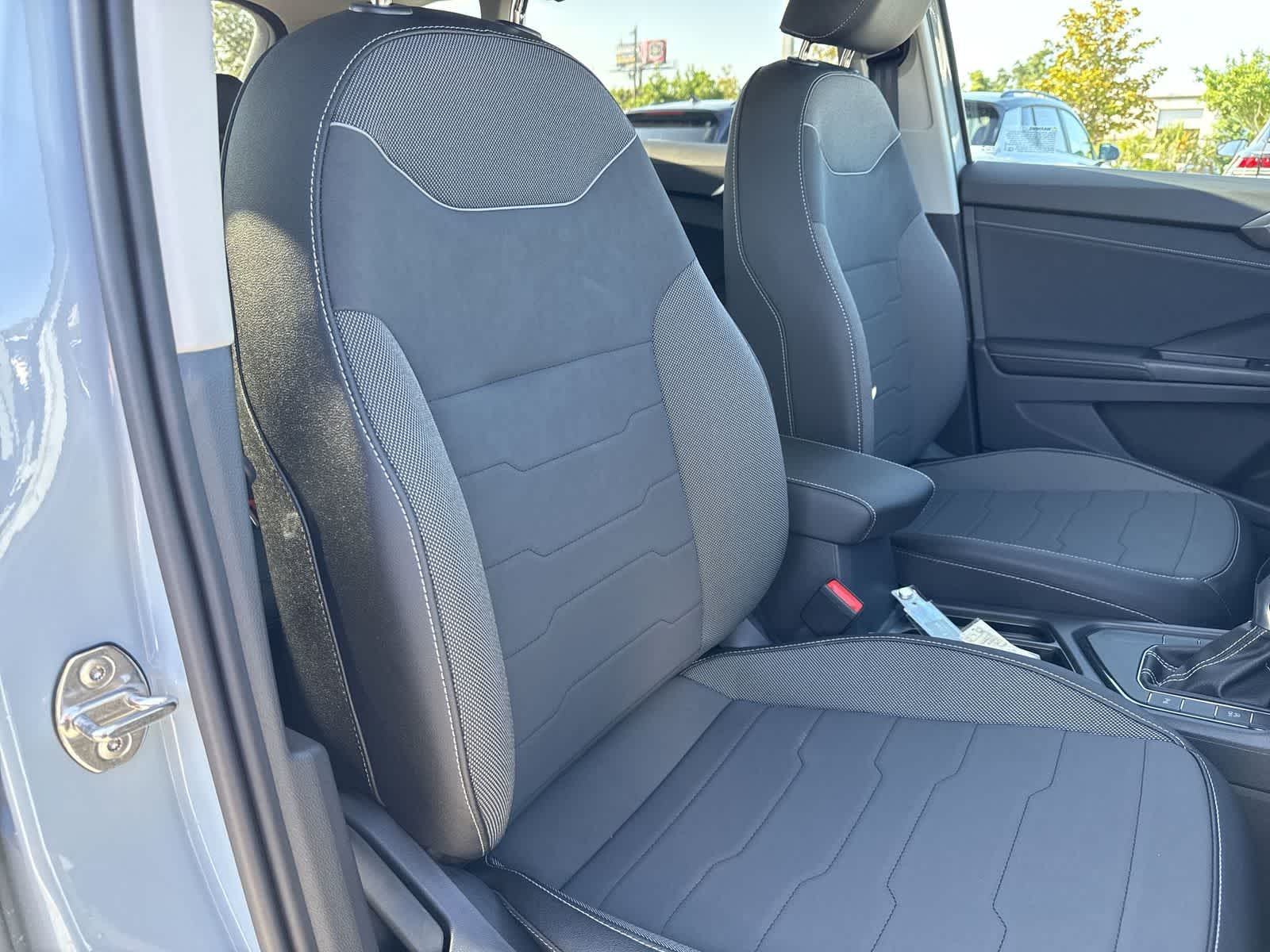 2026 Volkswagen Taos 1.5T SE Black