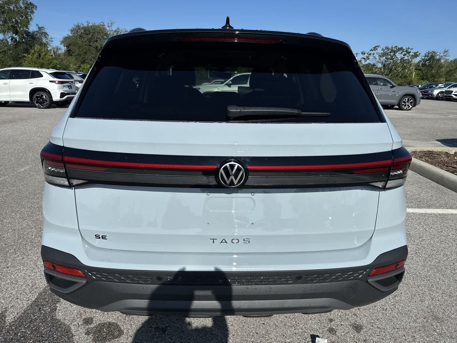 2026 Volkswagen Taos 1.5T SE Black