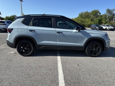 2026 Volkswagen Taos 1.5T SE Black