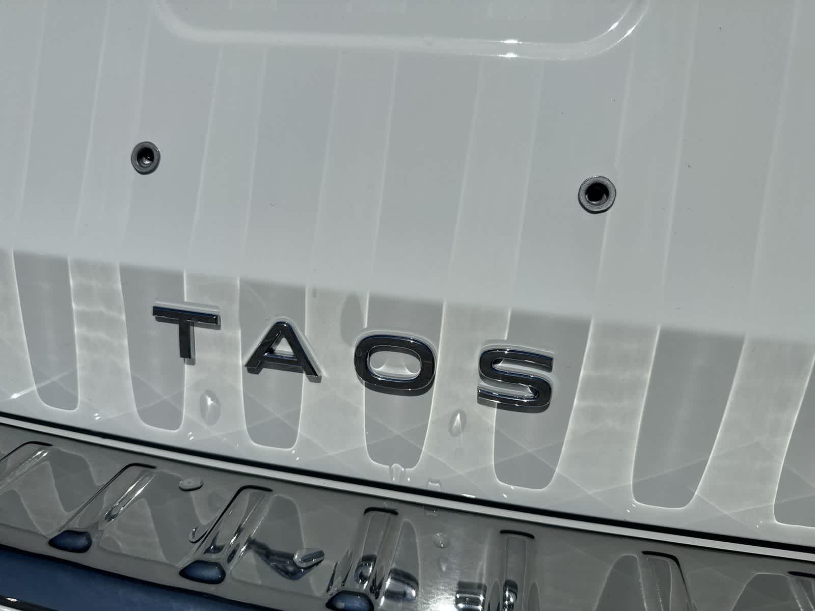 2026 Volkswagen Taos 1.5T SE Black