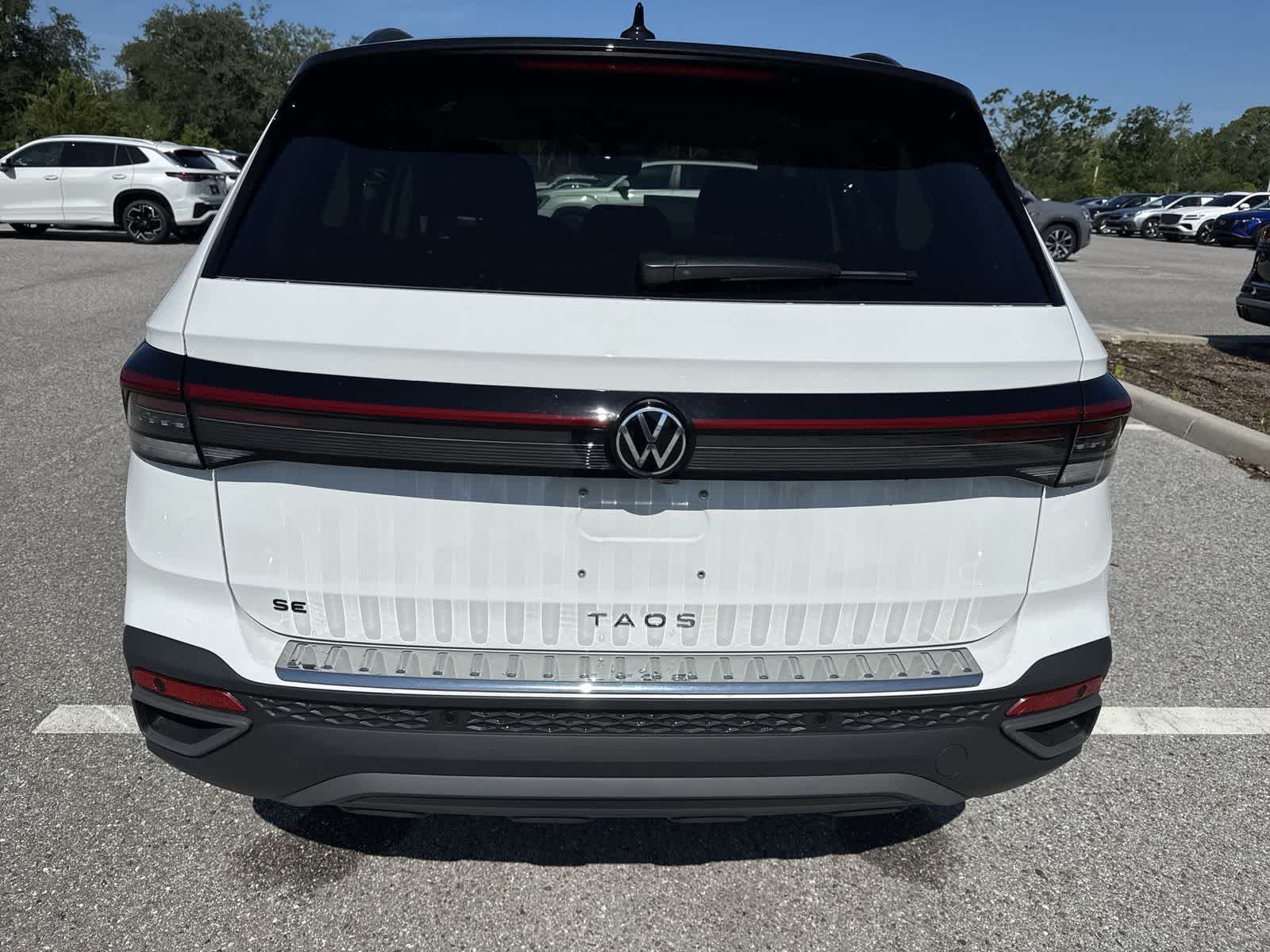 2026 Volkswagen Taos 1.5T SE Black