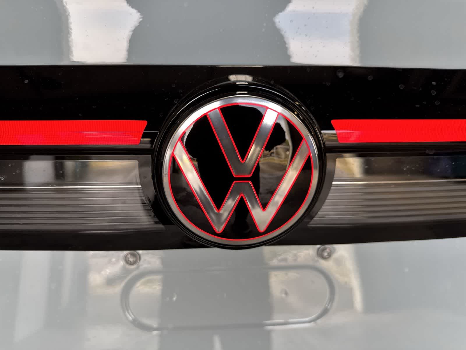 2026 Volkswagen Taos 1.5T SE Black