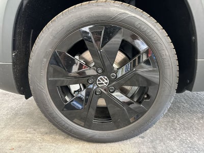 2026 Volkswagen Taos 1.5T SE Black