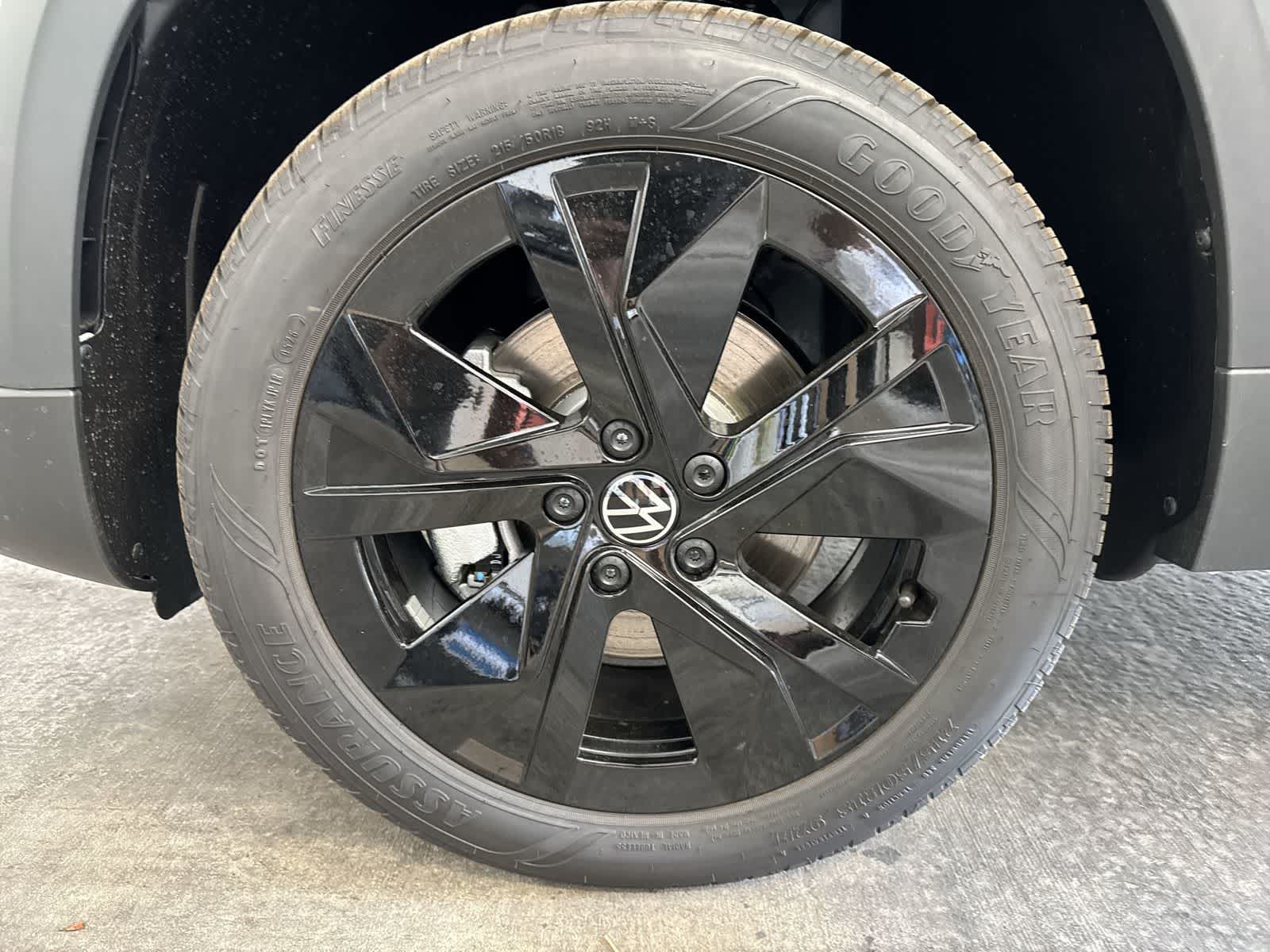 2026 Volkswagen Taos 1.5T SE Black