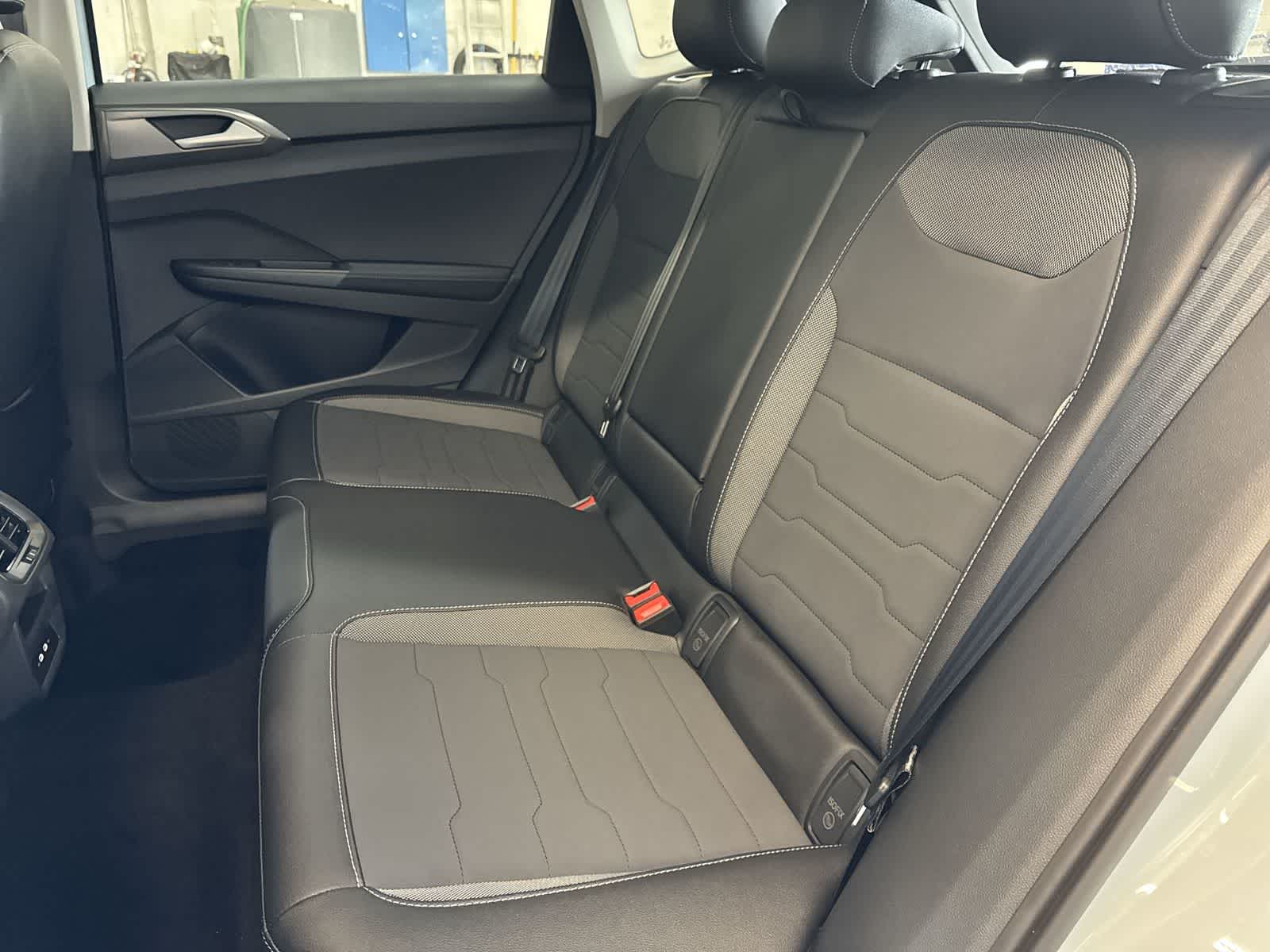 2026 Volkswagen Taos 1.5T SE Black