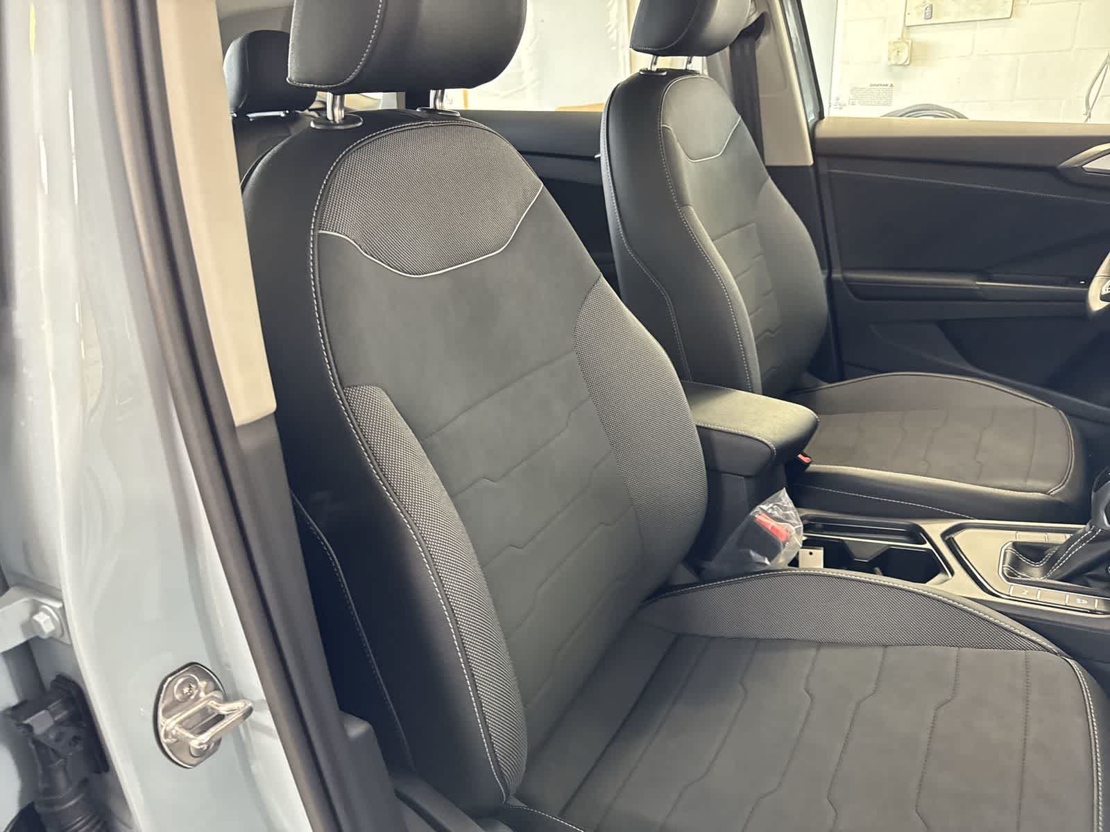 2026 Volkswagen Taos 1.5T SE Black