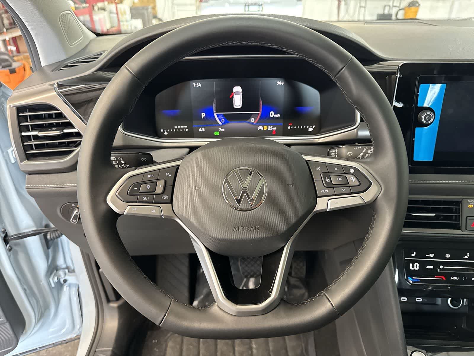 2026 Volkswagen Taos 1.5T SE Black