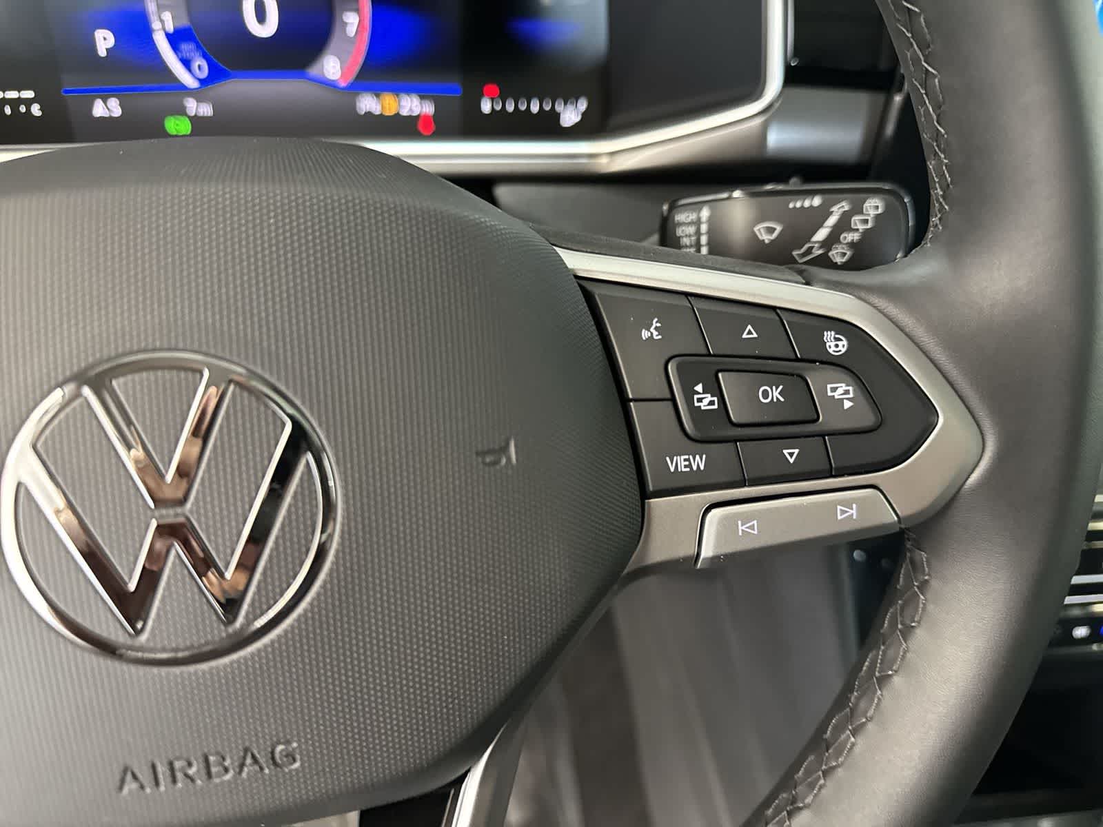 2026 Volkswagen Taos 1.5T SE Black